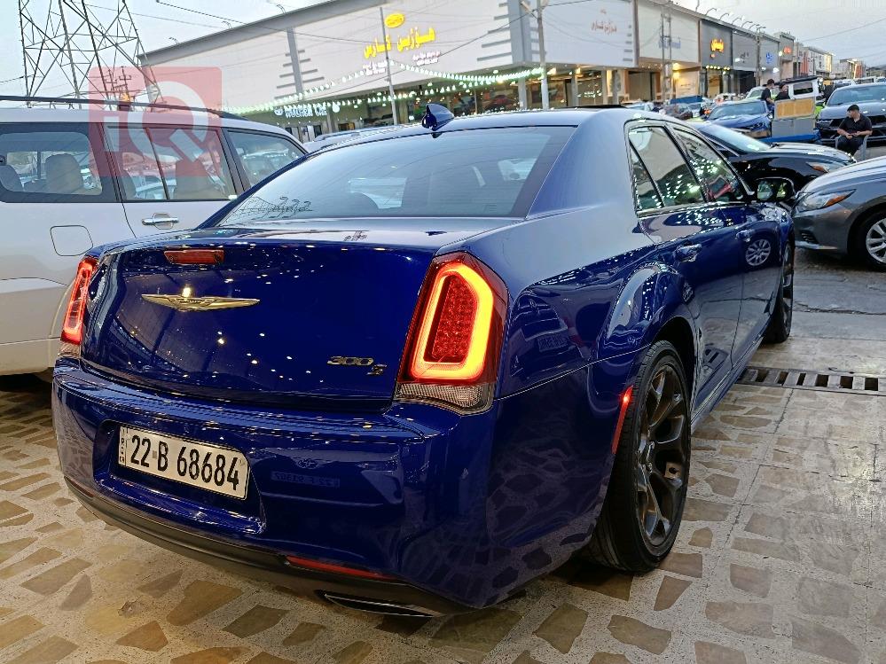 کرایسلەر 300